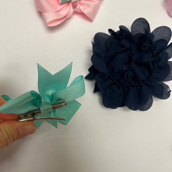 ❤️ FREE with any purchase 🙏🏽 Lot of 4 🎀🩵💖 bows clips and 1 ruffle scrunchie - Picture 12 of 14